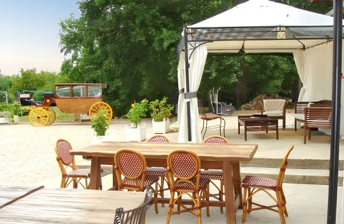 Courtenay Villa | Homerez - Villa in Courtenay, enclosed garden