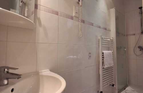 Lamorlaye Hotel | Hostellerie Du Lys - Hôtel & Restaurant