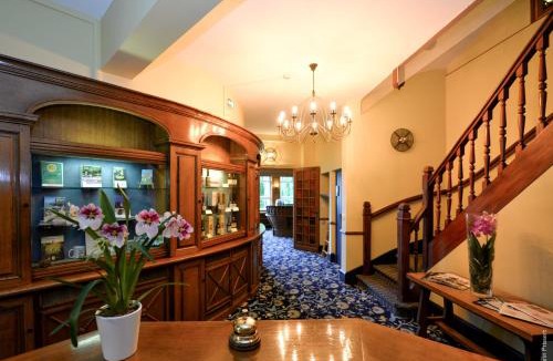 Saint-Pierre-du-Vauvray Hotel | Hostellerie Saint Pierre