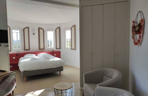 Chandolas Hotel | Hotel Inn Holiday Accomodation in Ardeche, Swimming Pool, Diner on reservation