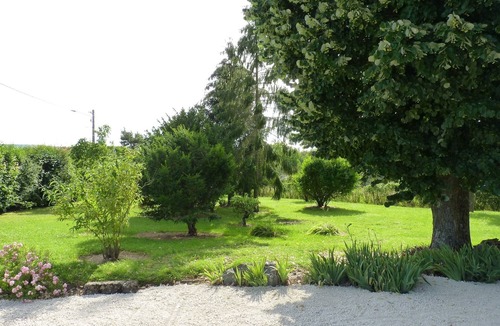 Bar-sur-Aube House | House 2 to 6 people in very beautiful park with private heated pool