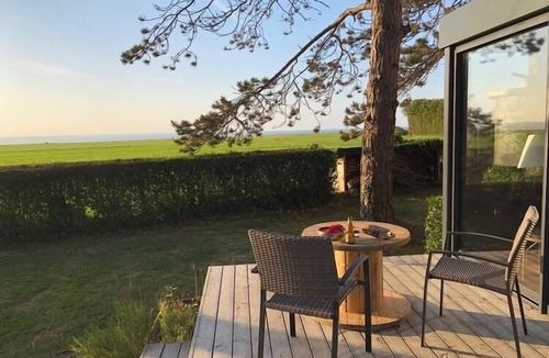 Commes House | House and workshop on a cliff in a protected site with unique sea view
