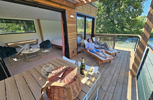 Sainte-Gemme Boat Rental | House Boat 'L'Õdacieuse : Écolodge Flottant Et Unique' with Lake View, Terrace and Air Conditioning