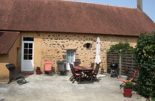 La Chapelle-Saint-Fray Cottage | House on wooded property in LA CHAPELLE SAINT FRAY - LE MANS SARTHE -24H
