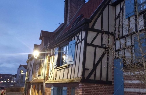 Saint-Leu House | House St Leu. Lively, historic district. Near cathedral.