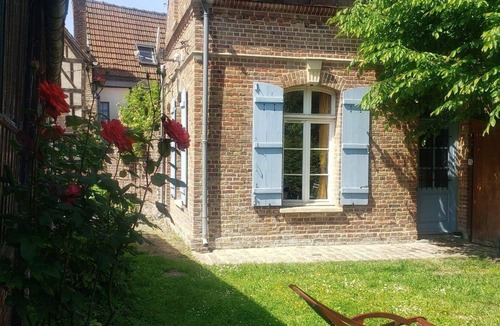 Saint-Leu House | House St Leu. Lively, historic district. Near cathedral.