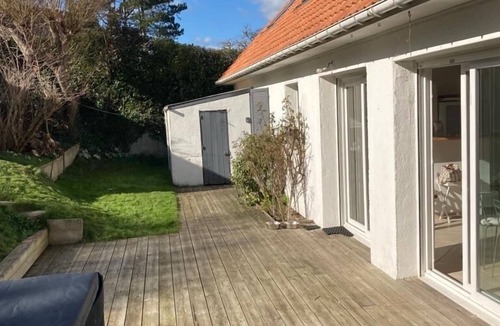 Wissant House | House surrounded by a garden, 5 mns walk from the beach. Saturday to Saturday.