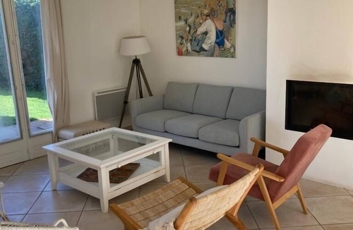 Wissant House | House surrounded by a garden, 5 mns walk from the beach. Saturday to Saturday.