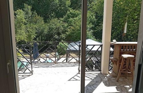 Yevre-le-Chatel House | House with garden/terrace facing the forest