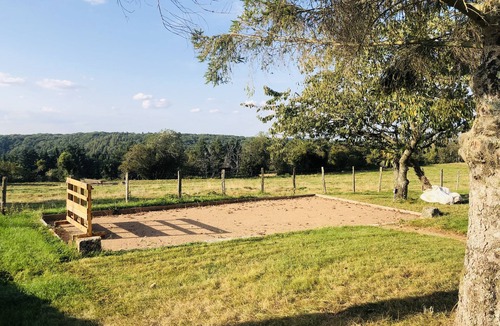 Avallon House | House with swimming pool and bowling green