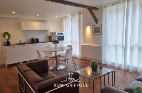 Enclos Apartment | Hypolite 3 Beautiful Apartment 80 meters from the Port of Honfleur 4