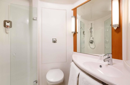 Beauvais Hotel | ibis Beauvais Aeroport