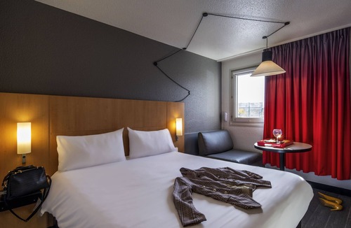 Cergy Hotel | ibis Cergy Pontoise Le Port