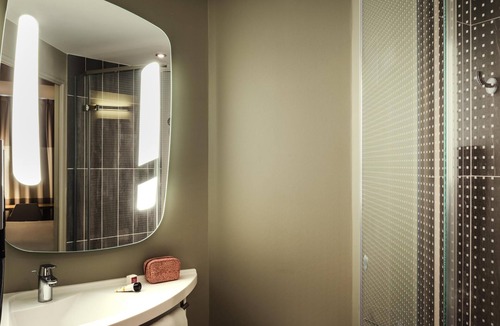 Montigny-le-Bretonneux Hotel | ibis Saint Quentin En Yvelines Velodrome