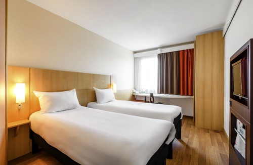 Saint-Quentin Hotel | ibis Saint Quentin Basilique