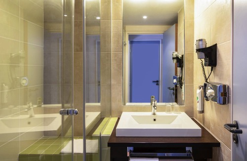 Center Hotel | ibis Styles Evry Courcouronnes Hotel and Events