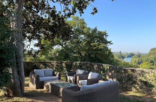 Juigne-sur-Sarthe Cottage | Ideal Family Retreat: Spacious 5BR Home with Garden, BBQ, and Modern Amenities in Juigné-sur-Sarthe