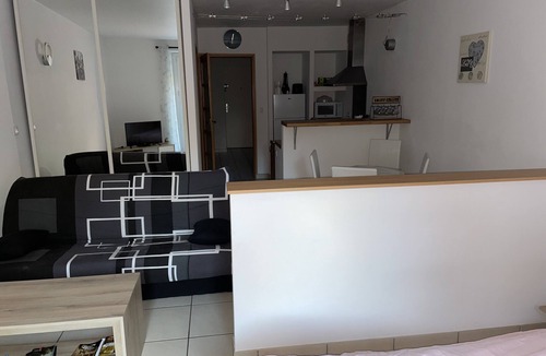 Clairvaux-les-Lacs Apartment | Ideally located apartment with terrace 10 minutes from the beach