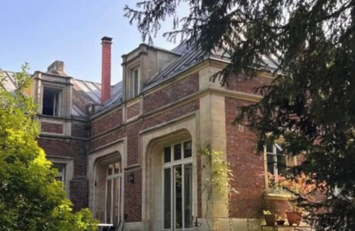 Boissy-Saint-Leger Cottage | In an exceptional setting, 17km from Paris, restored farmhouse of a château