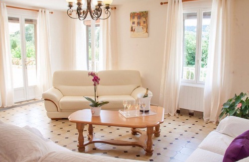 Reuil House | In the heart of the village of Reuil