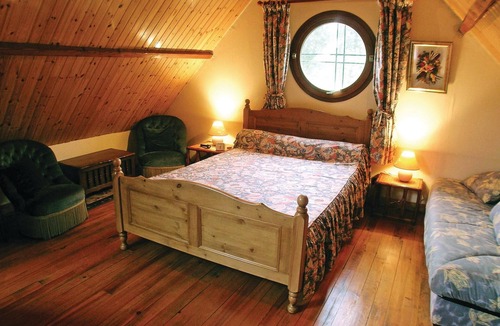 Inxent Apartment | In the Vallée de la Course valley, this vacation home is located on the owner's cattle farm.