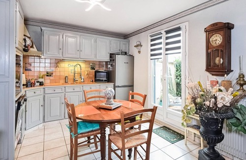 Villenoy House | In this well-located vacation home you will spend a wonderful family vacation in a good location.