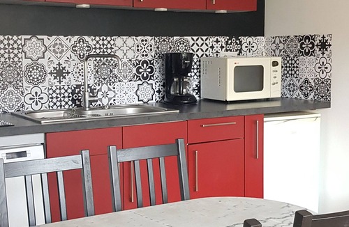 Change Cottage | Industrial-Style Cottage near Le Mans - 2 BR, Garden, Pool Access, All-Inclusive