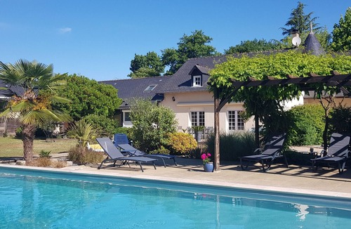 Change Cottage | Industrial-Style Cottage near Le Mans - 2 BR, Garden, Pool Access, All-Inclusive