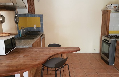 Salles-la-Source House | Isolated house set in vineyards and woods
