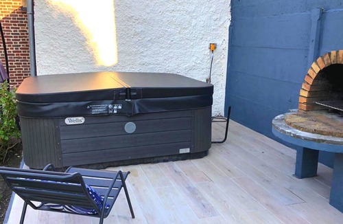 Croix Apartment | Jacuzzi en Amoureux et Chambre Lumineuse à Croix