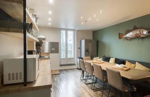 Dun-sur-Meuse House | Jane Austen Lake Retreat