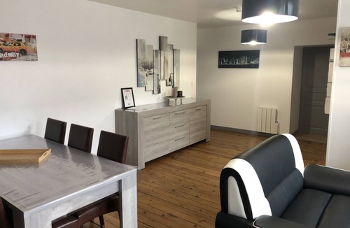 Givet Apartment | Jardin sur Cour