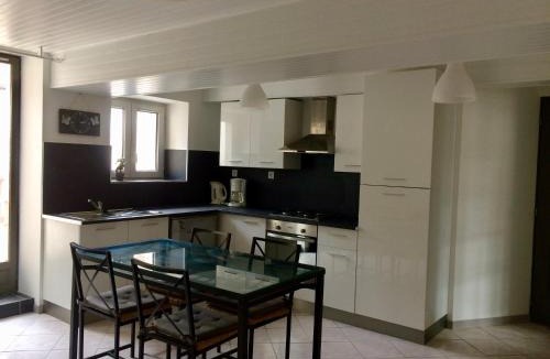 Courson-les-Carrieres Apartment | Joli appartement de 60m2 avec Balcon à la campagne