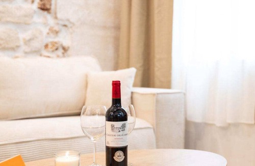Quartier Saint-Ambroise Apartment | KAZA BELLA - Haut Marais Modern flat private bath