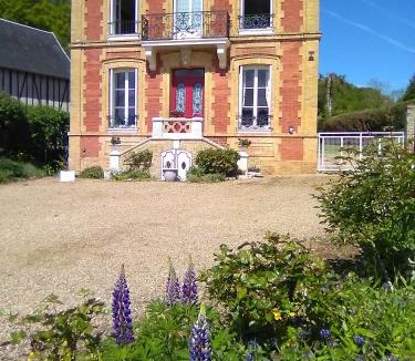 Mesnil-en-Ouche House | L'Ajoussienne