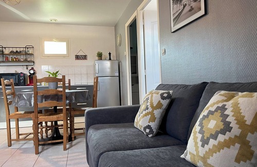 Miroir - Batignolles Apartment | L'Arbre de Vy, T2 42m2 detached, sleeps 5, garage, near train station