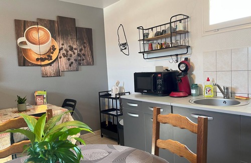 Miroir - Batignolles Apartment | L'Arbre de Vy, T2 42m2 detached, sleeps 5, garage, near train station