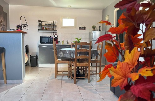 Miroir - Batignolles Apartment | L'Arbre de Vy, T2 42m2 detached, sleeps 5, garage, near train station