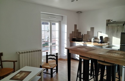 Saints Apartment | L' ART Appart from 2 to 4 pers, 7 min from coulommiers, 25 min from Disneyland Paris
