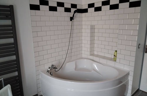 Saints Apartment | L' ART Appart from 2 to 4 pers, 7 min from coulommiers, 25 min from Disneyland Paris