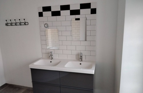 Saints Apartment | L' ART Appart from 2 to 4 pers, 7 min from coulommiers, 25 min from Disneyland Paris