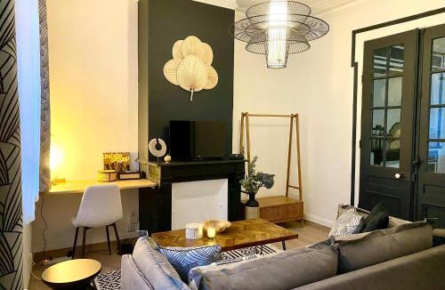 Henriville Apartment | L'Art appart' - T2 - Lit King Size - Proche centre