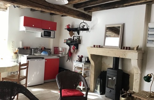 Pousseaux Cottage | L'Atelier de Pierre 1-Bed Cottage in Pousseaux