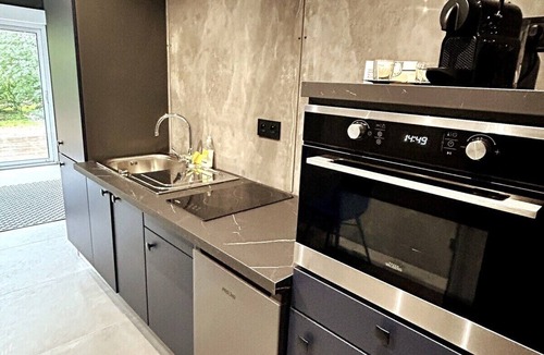 Les Attaques Apartment | L'entre vous, discreet studio, private spa