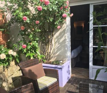 Moret-sur-Loing Hotel | L'Hôtel Le Cheval Noir