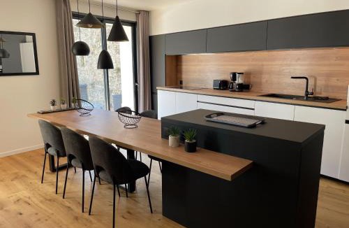 Ville Haute Apartment | "L'imprévue", standing et jardin au pied de Notre-Dame