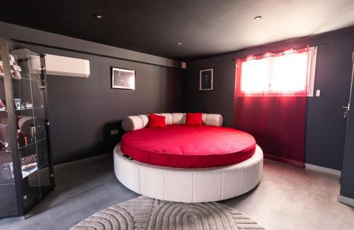 La Ferte-Gaucher Apartment | L'Interdit, Confort et Sensualité