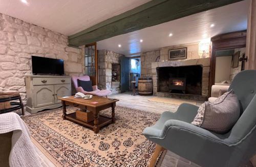 Chinon House | La Bergerie- Beautiful barn conversion in Chinon, Loire Valley