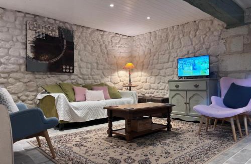 Chinon House | La Bergerie- Beautiful barn conversion in Chinon, Loire Valley