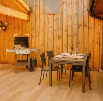 La Celle-sous-Gouzon Villa | La Bulle Médocaine villa élégante avec jaccuzy privé